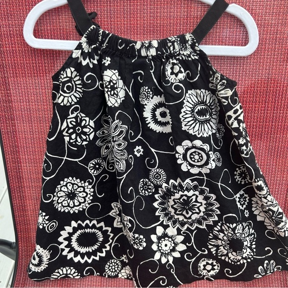 🍭BabyGap Floral Black and White Dress with elastic shoulders 12-18 - Picture 2 of 4